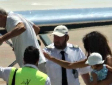 Υποβασταζόμενος ο Κλούνεϊ φεύγει από την Σαρδηνία – Τι είπε ο παππούς που τον χτύπησε (φωτο)